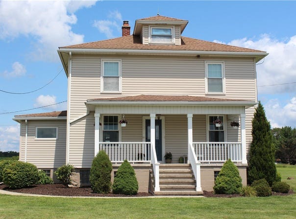 126 Uschak Rd, Derry, PA 15627