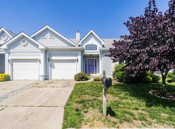 17 Severn Way, Monroe, NJ 08831