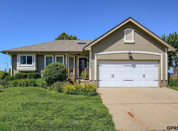 7520 South 135th Street, Omaha, NE 68138