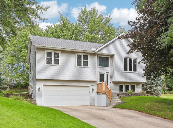 2416 Brentwood Dr, Waukesha, WI 53188