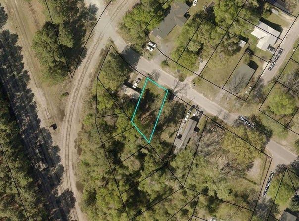 2409 Winyah Rd., Georgetown, SC 29440
