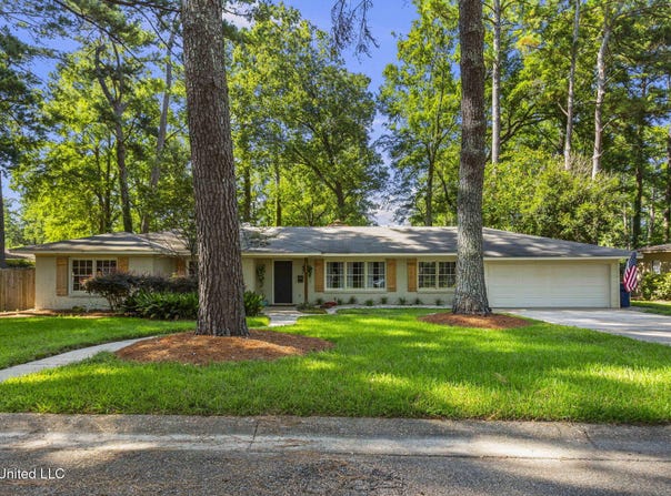5235 Hialeah Drive, Jackson, MS 39211