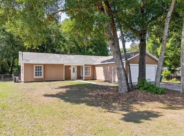 45 LAKE DRIVE, DEBARY, FL 32713