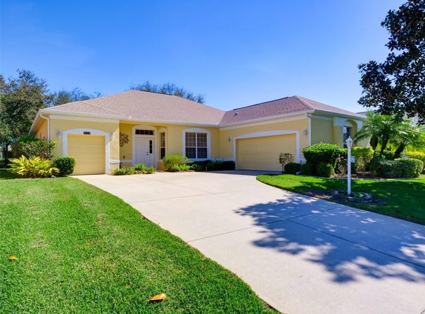 24104 ROBINWOOD STREET, LEESBURG, FL 34748