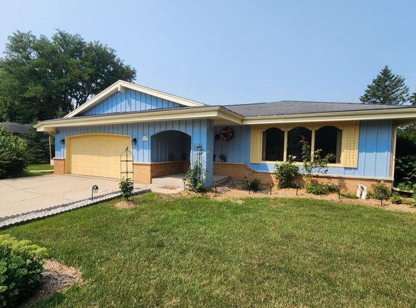W158n9751 Broadleaf Ln, Germantown, WI 53022