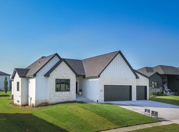 8911 Ranch Gate Road, Lincoln, NE 68520