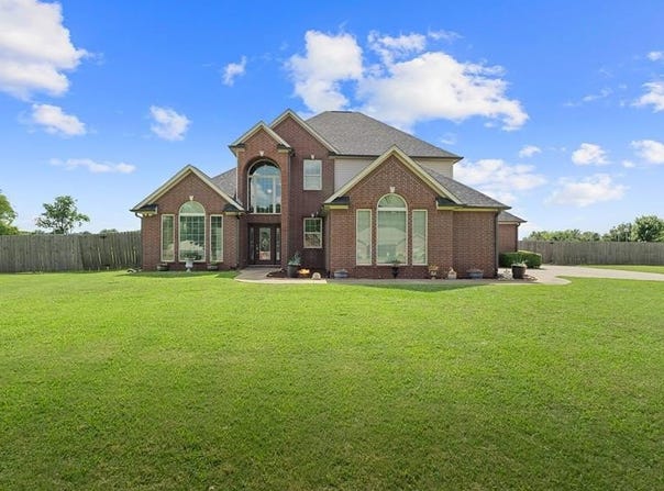 266 Sambug Lane, Hooks, TX 75561