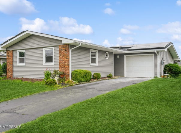 8 Phillips Road, Brick, NJ 08724