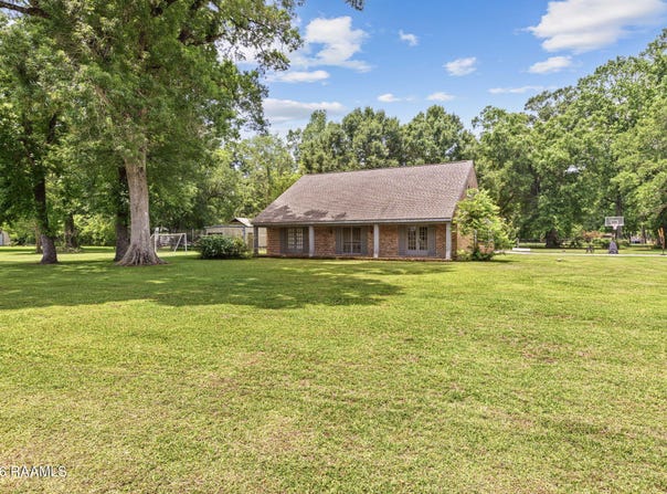 300 Wildlife Drive, Lafayette, LA 70507