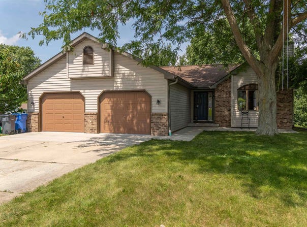 202 Sunset Circle, Columbus, WI 53925