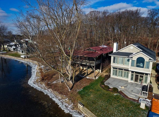 66 W Clear Lake Drive, Fremont, IN 46737