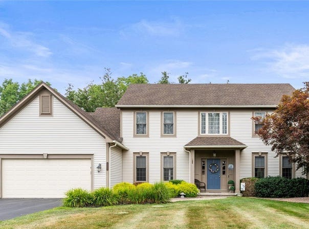 1538 Chigwell Lane S, Webster, NY 14580