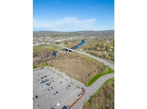 180 Lowes Blvd, Herkimer, NY 13350