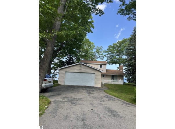 725 S Crescent Avenue, Au Gres, MI 48703