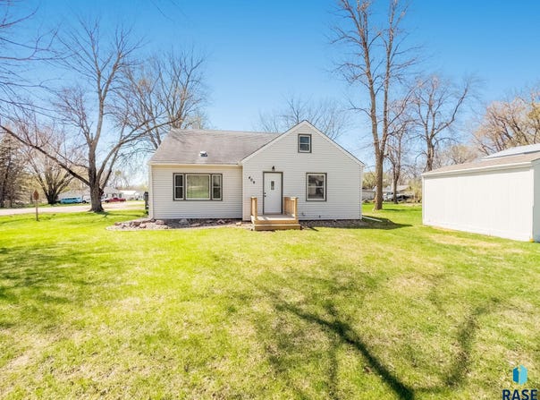 409 Boxelder St, Valley Springs, SD 57068
