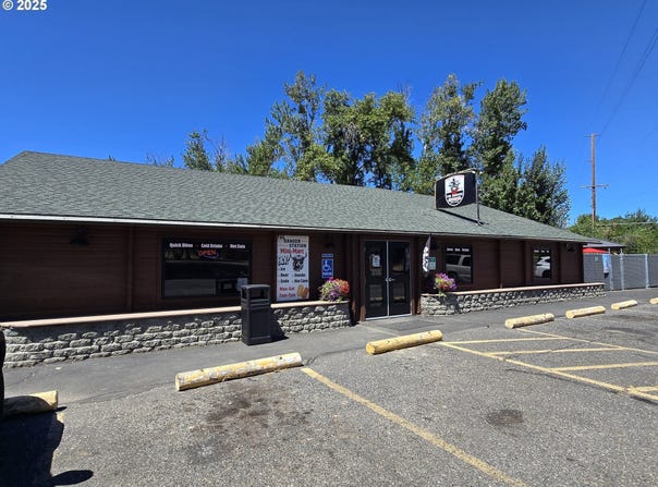 25 NE MAIN ST, Dufur, OR 97021