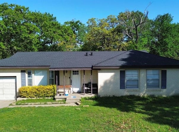 135 Oak Drive E, Hurst, TX 76053