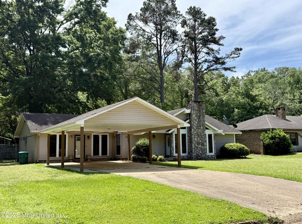 649 Old Hickory Road, Grenada, MS 38901