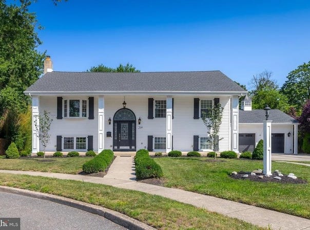 209 PHYLLIS DRIVE, GIBBSTOWN, NJ 08027