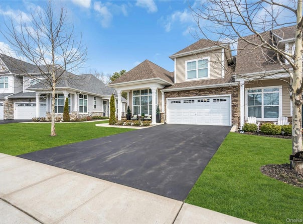191 Belmont Circle, Yaphank, NY 11980
