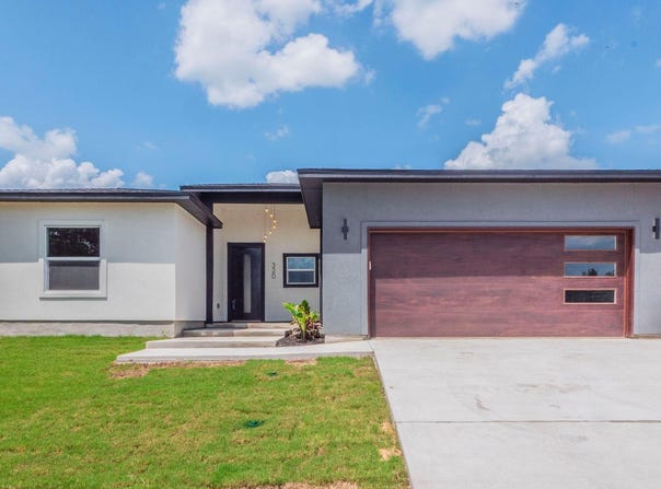 320 Kahana LN, Bastrop, TX 78602