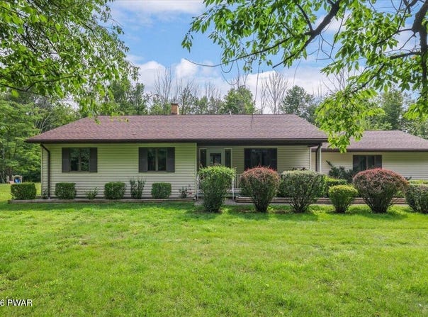 17 Silhouette Lane, Waymart, PA 18472