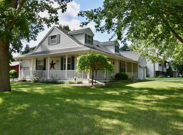 403 Walnut Drive, Sibley, IA 51249