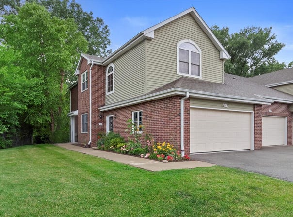 8485 S Ashbury Ln, Oak Creek, WI 53154