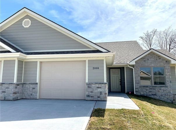 2006 Fountain Creek Drive, St Joseph, MO 64504