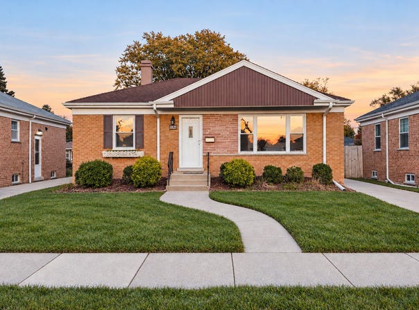 1821 Mayfair Avenue, Westchester, IL 60154