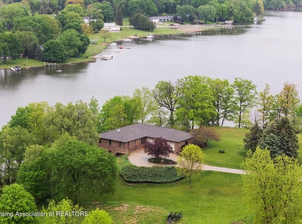 10949 Lakeside Drive, Perrinton, MI 48871