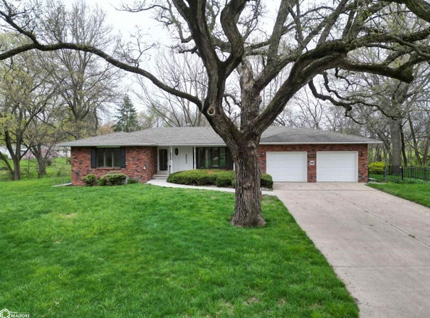 1003 Oak Knoll Road, Red Oak, IA 51566