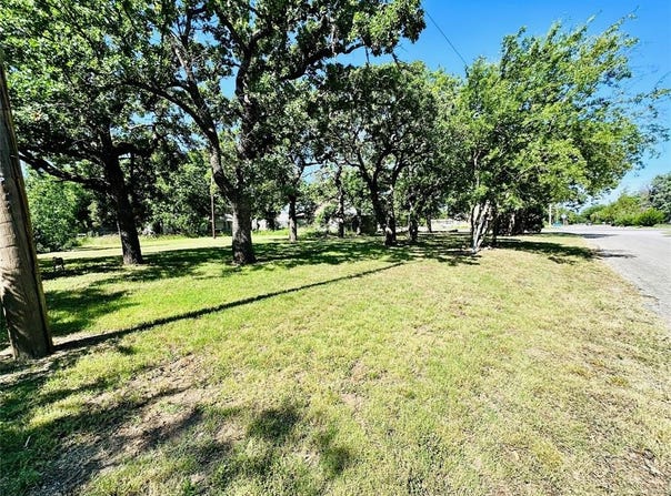 424 N Main Street, Cross Plains, TX 76443