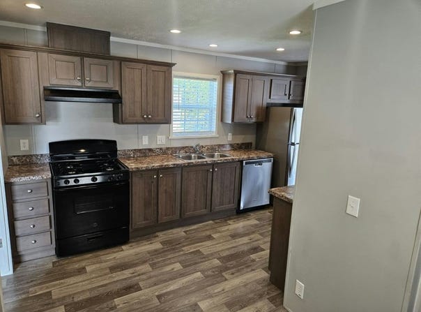 15810 Beech Daly, Taylor, MI 48180
