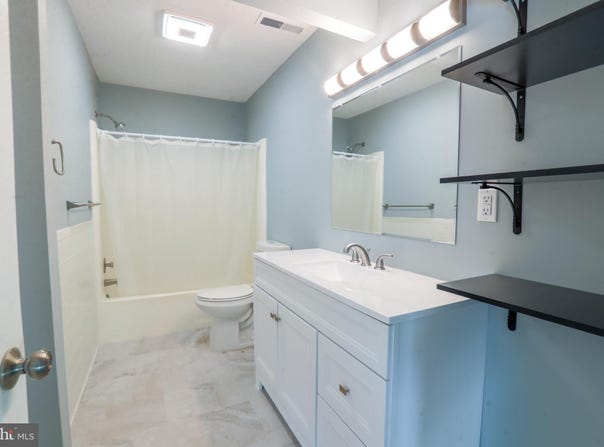 1000 COUNTRY CLUB ROAD, YORK, PA 17403