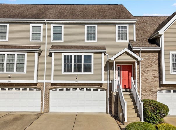 1053 Waterford Ct E, North Strabane, PA 15317