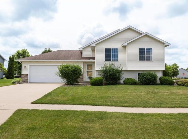 804 Johns Lane SE, Stewartville, MN 55976