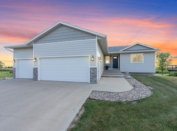 745 Fox Ct, Tea, SD 57064