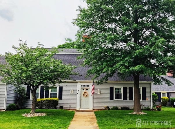 10-p Sussex Way, Monroe, NJ 08831