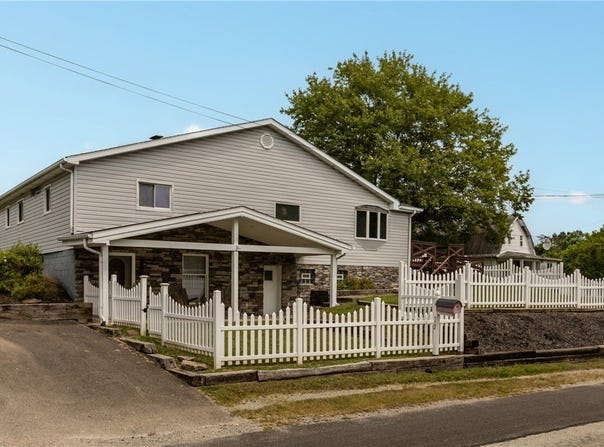502 Herminie Rd, Sewickley Twp, PA 15637