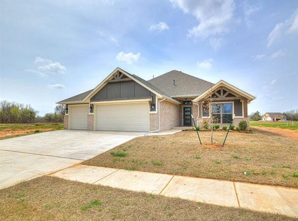 7609 Three Woods Lane, Yukon, OK 73099