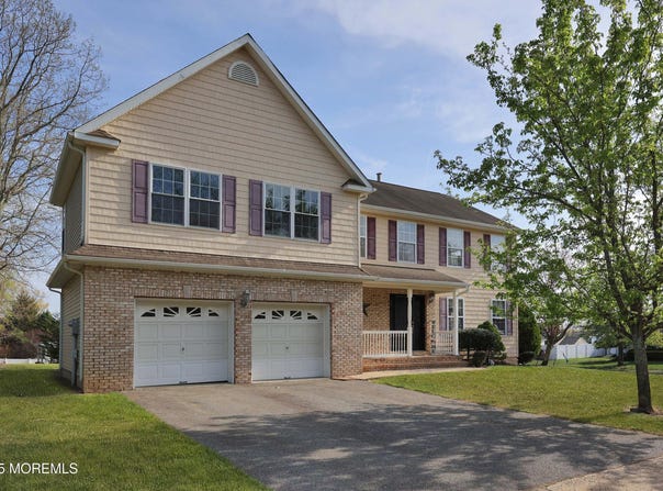 22 Roe Lane, Howell, NJ 07731