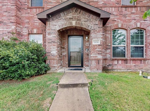 1836 Pioneer Way, Lancaster, TX 75146