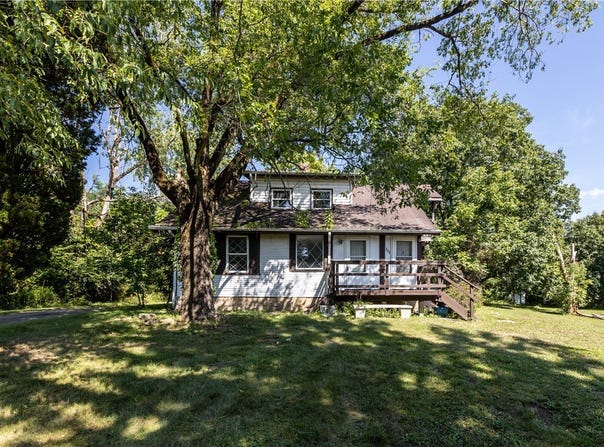 305 Bunker Hill Rd, Center Twp, PA 15001