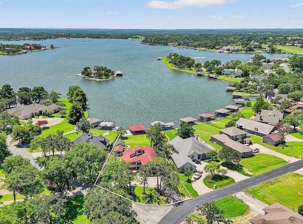 101 Sarsi Cove, Gainesville, TX 76240