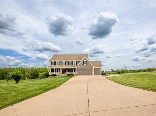 25477 Crestview Drive, Paola, KS 66071