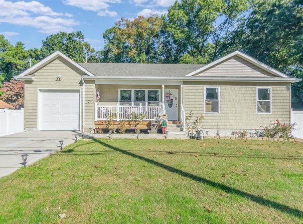 7 Henry Street, Centereach, NY 11720