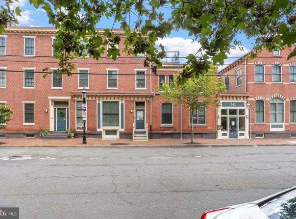 242 CENTRE STREET, TRENTON, NJ 08611