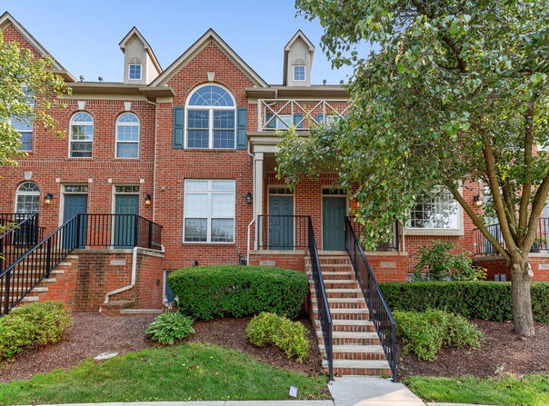 39621 Springwater Drive, Northville, MI 48168
