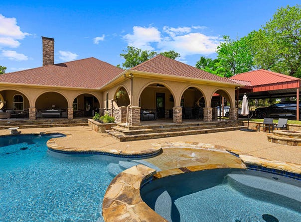 440 Susan Rd, Gladewater, TX 75647